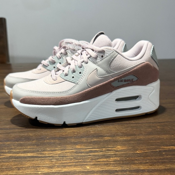 Nike Shoes - Nike Air Max LV8 platform Women's Sneakers